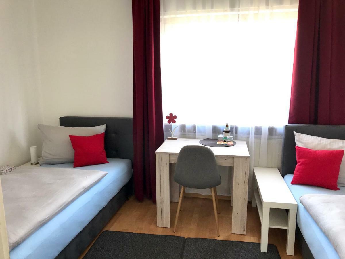 Juna Karlsruhe Extérieur photo