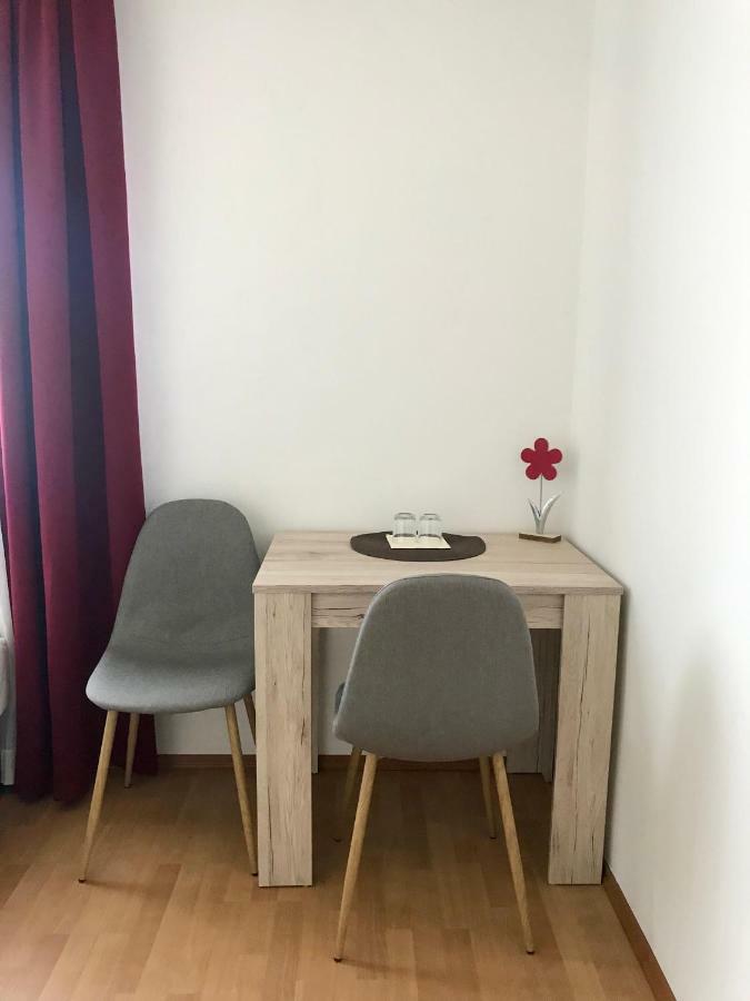 Juna Karlsruhe Extérieur photo